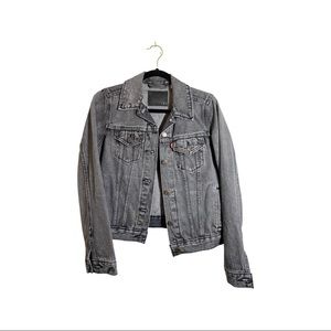 Women’s Levi Denim Jacket. Small.